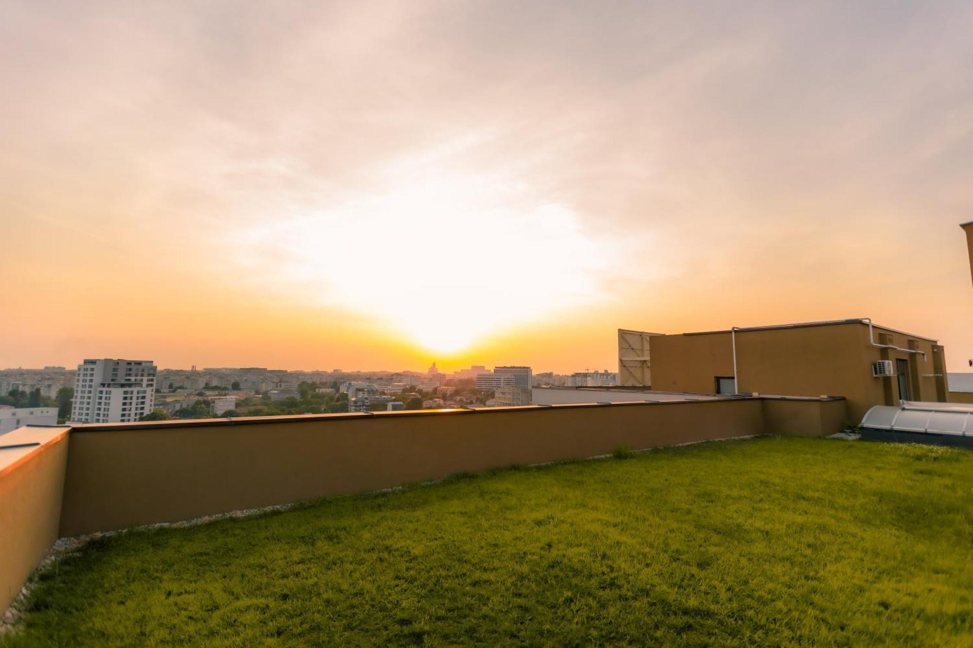 Sunset Apartment - Central Apt With Rooftop Garden Бухарест Экстерьер фото